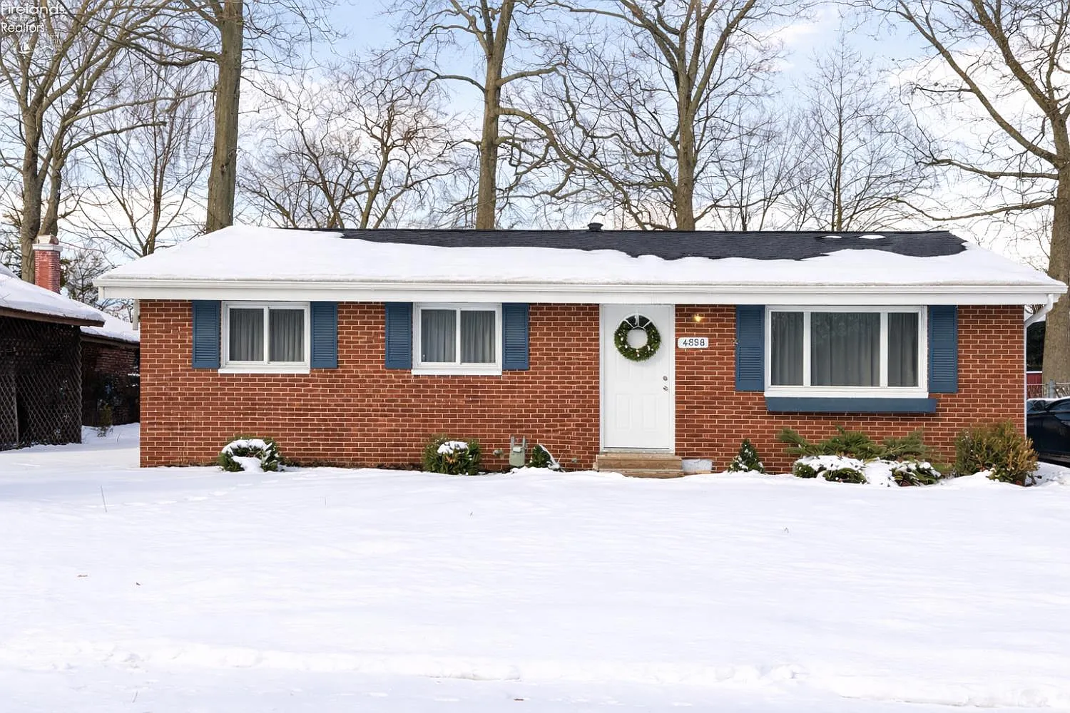 4888 Mapleview Dr photo 1