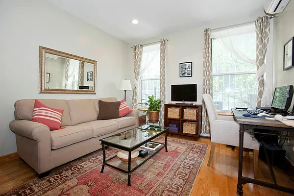 Rented by Jade Stone Real Estate Consulting | media 21