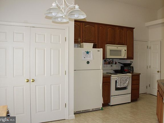4th image of 211 Dogwood Ave
