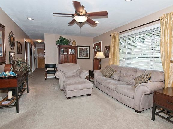 3rd image of 870 Hogan Dr