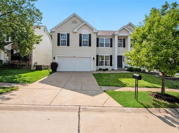 349 Birchwood Crossing Ln, Maryland Heights, MO 63043