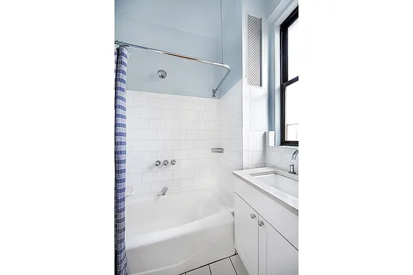 Sold by Warburg | media 7