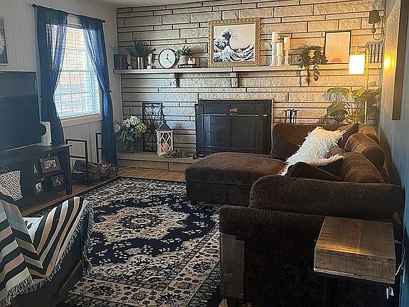 4th image of 993 Oak Grove Church Rd