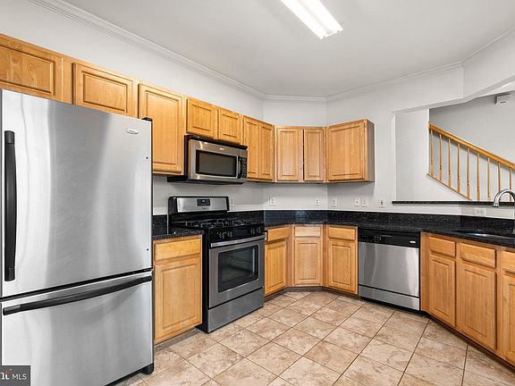 4th image of 235 King Farm Blvd #235