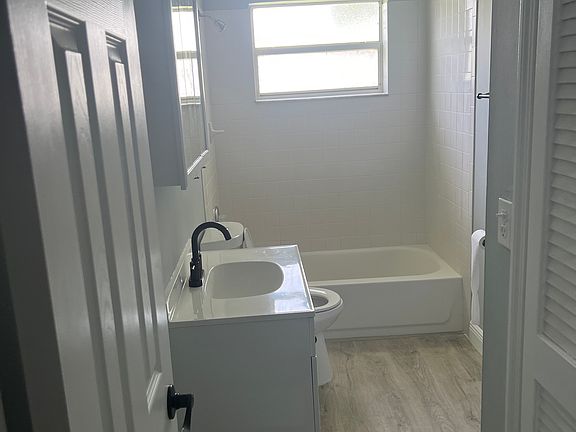 3rd image of 1170 NW 15th St