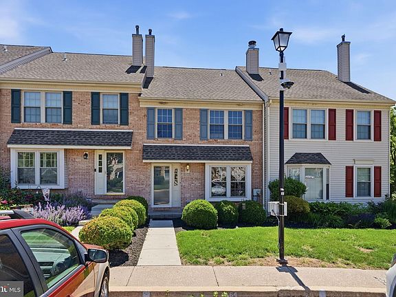 2nd image of 1264 Maple Glen Cir