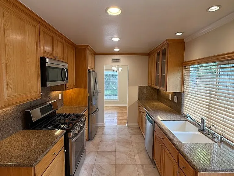 23350 Keswick St — Photo 9
