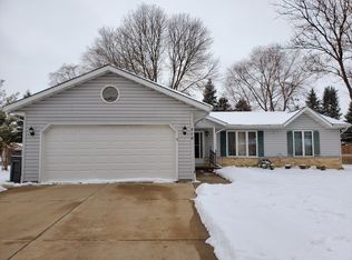 712 Cobblestone Way, Watertown, WI 53094