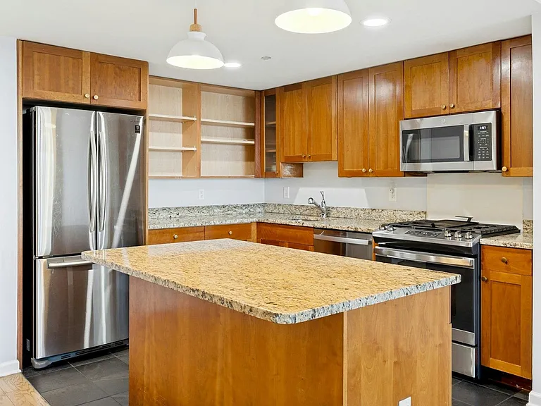 700 Grove St #8R — Photo 3