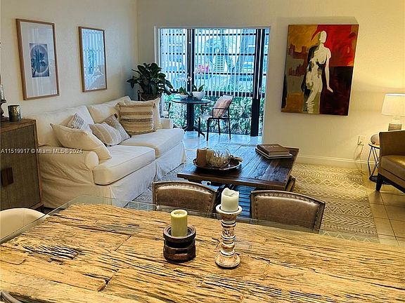 5th image of 917 NE 199th St APT 104