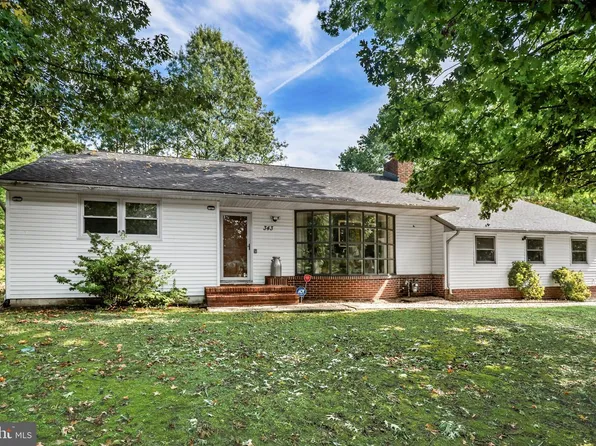 343 Hartford Rd, Mount Laurel, NJ 08054