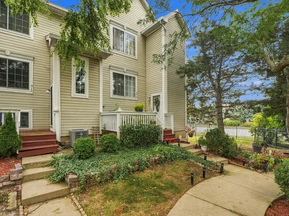 308 Windcrest Ct Unit 308, Bolingbrook, IL 60440