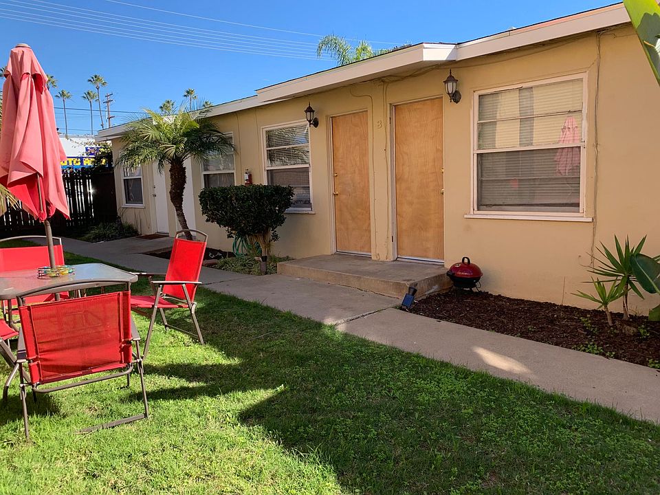 The two doors in the picture both go to apartment B that is the unit for rent