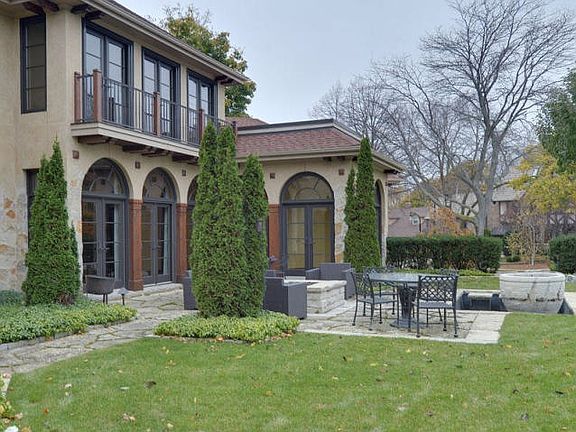 3rd image of 3965 N Lake Dr
