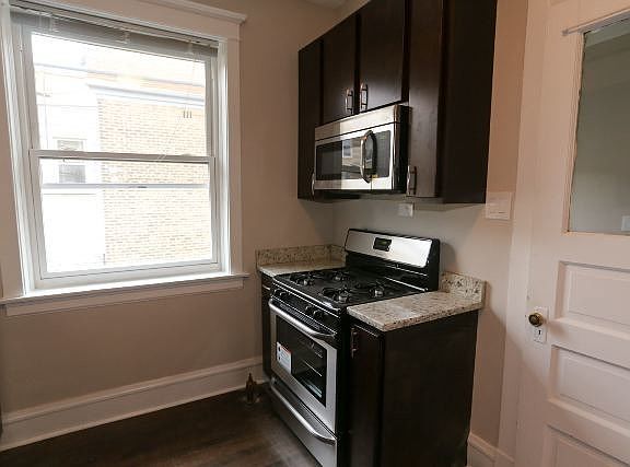 3rd image of 1437 W Carmen Ave #S4