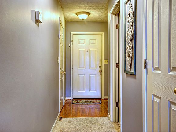 4th image of 122 Frank Ln