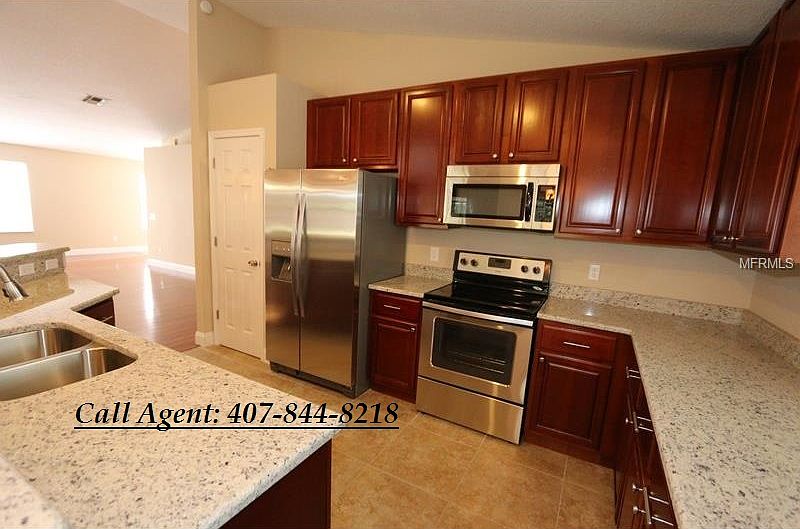 1st image of 6547 Grosvenor Ln