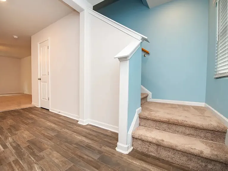 2228 Southlea Dr — Photo 3