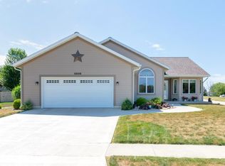 5808 Cimmarron Ln, Waterloo, IA 50701