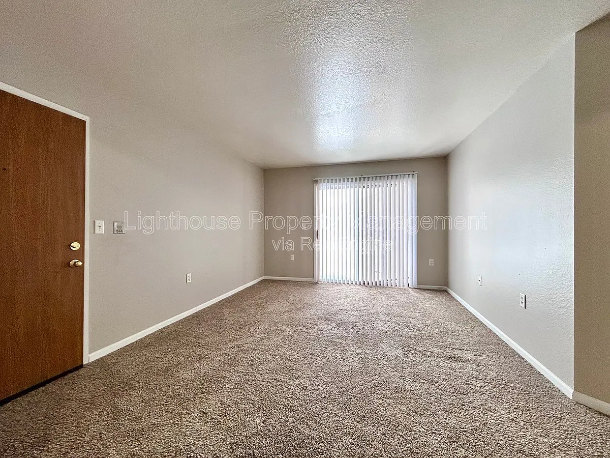 Building Photo - 589 W Randall St #102
