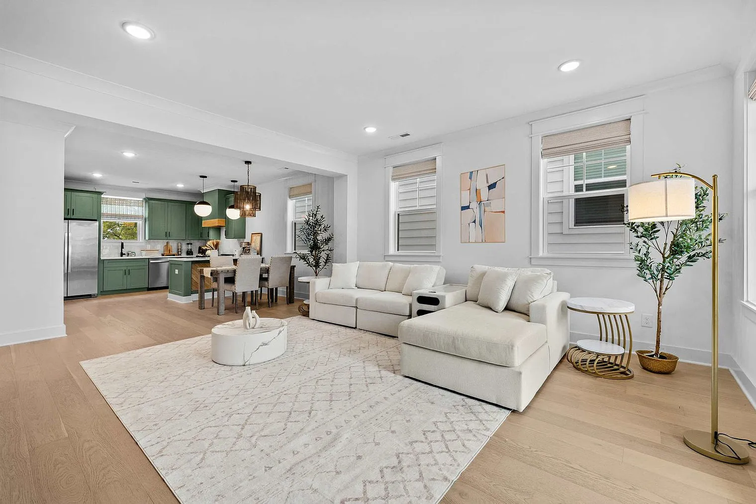 3 bed, 2.0 bath, 1926 sqft, $3,670 — Photo 1