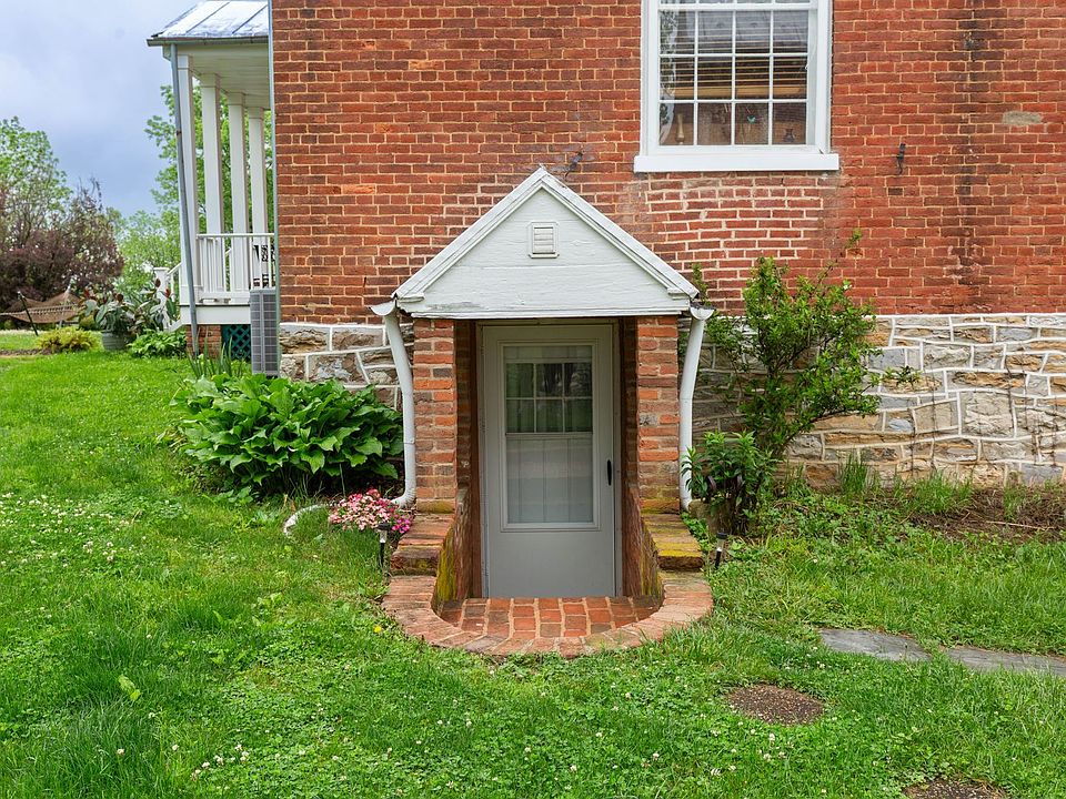 1st image of 568 Smithfield Ln
