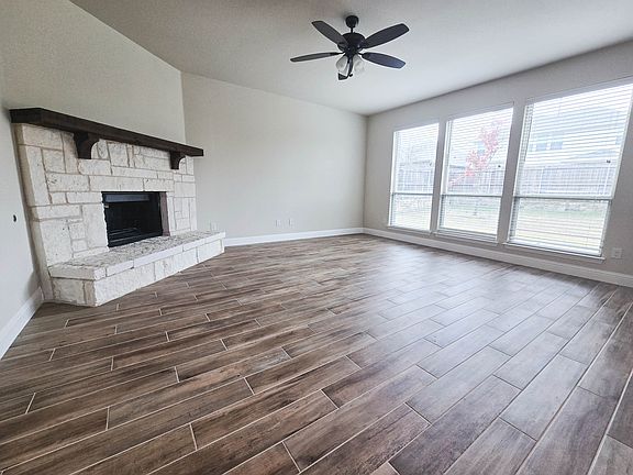 4th image of 900 Putman Dr