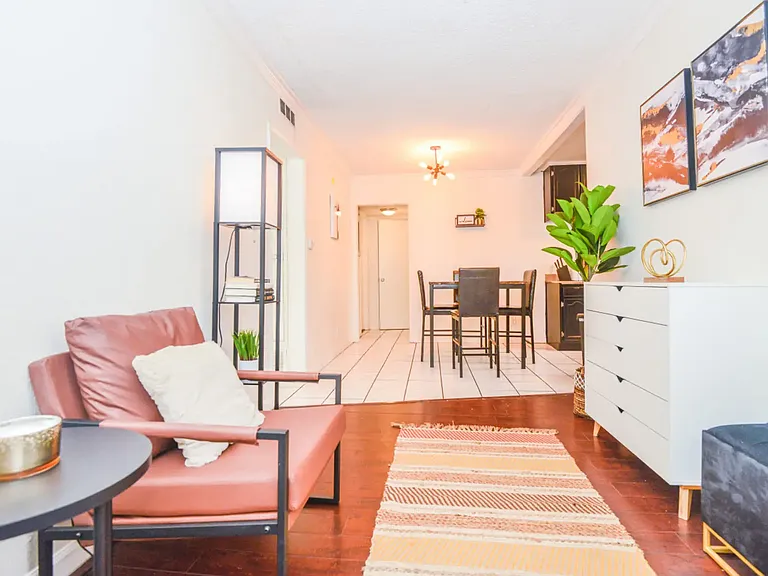 2042 S Corning St #E2 — Photo 14