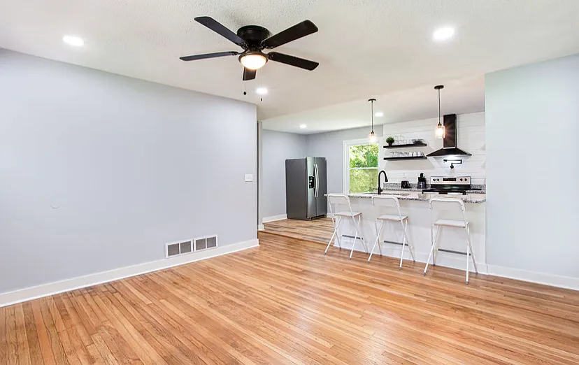 3 bed, 1100 sqft, $1,600 — Photo 3