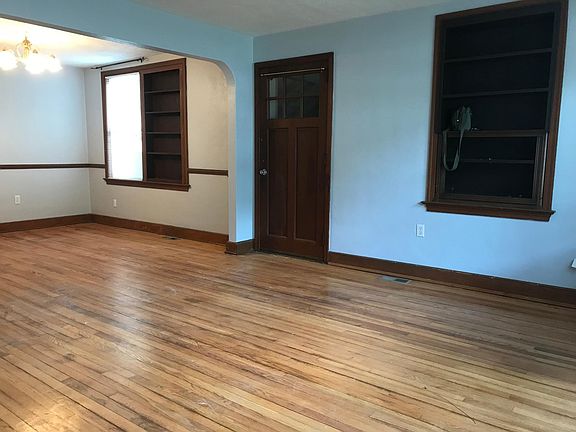 3rd image of 23 Alpine St