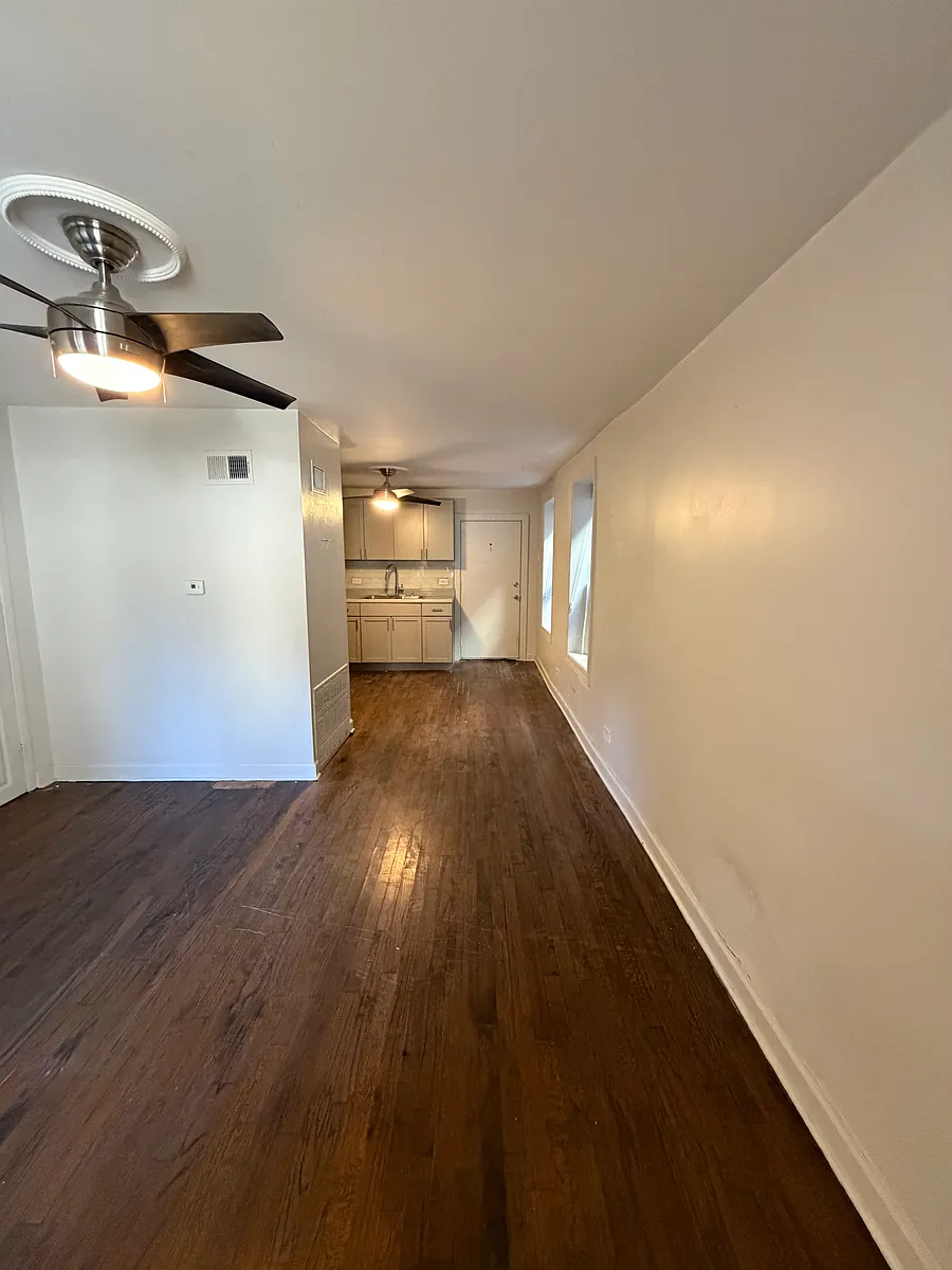 Building Photo - 2223 N Hoyne Ave #1R