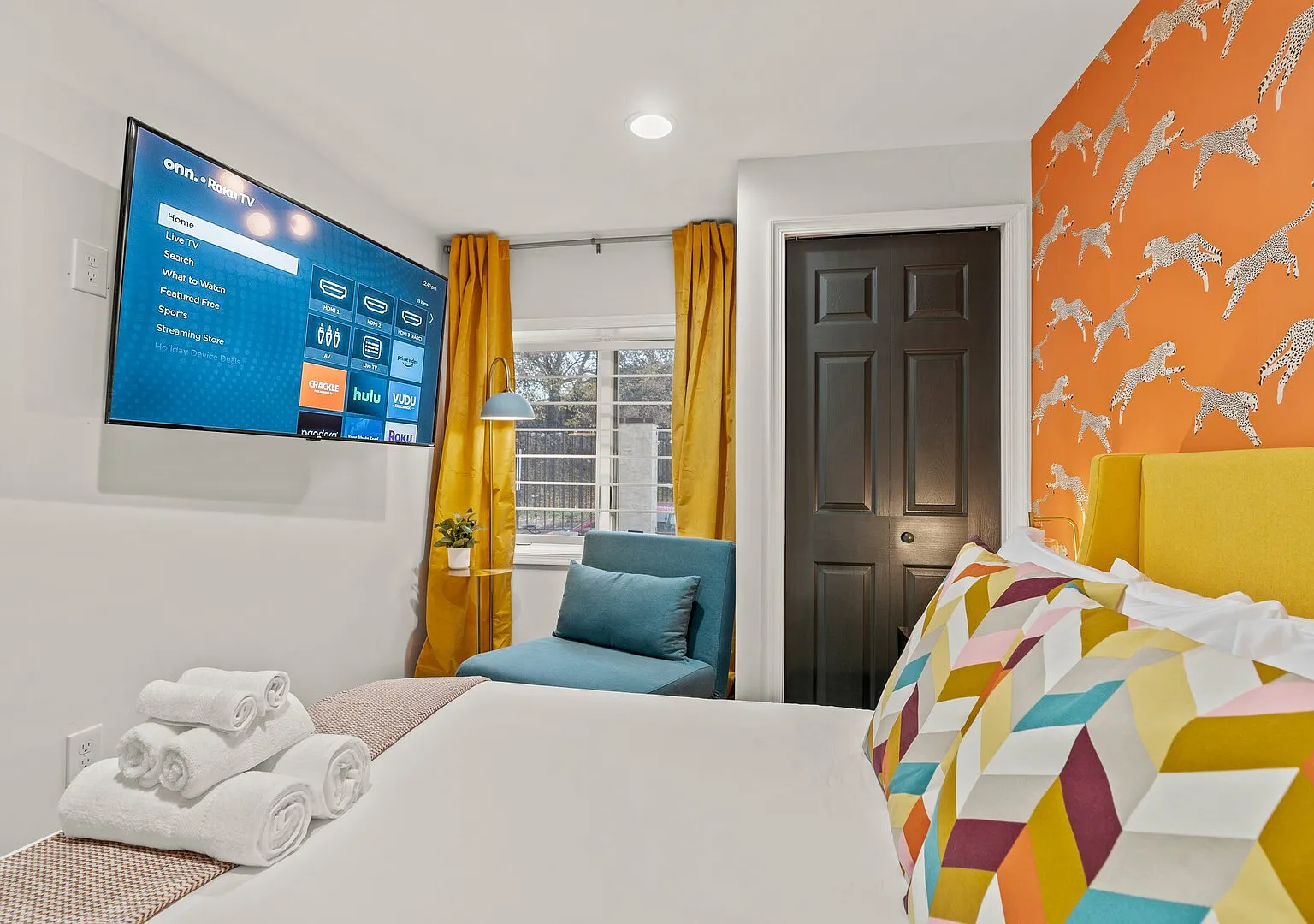 Vibrant and Stylish Home in the Heart of Philly — Photo 3