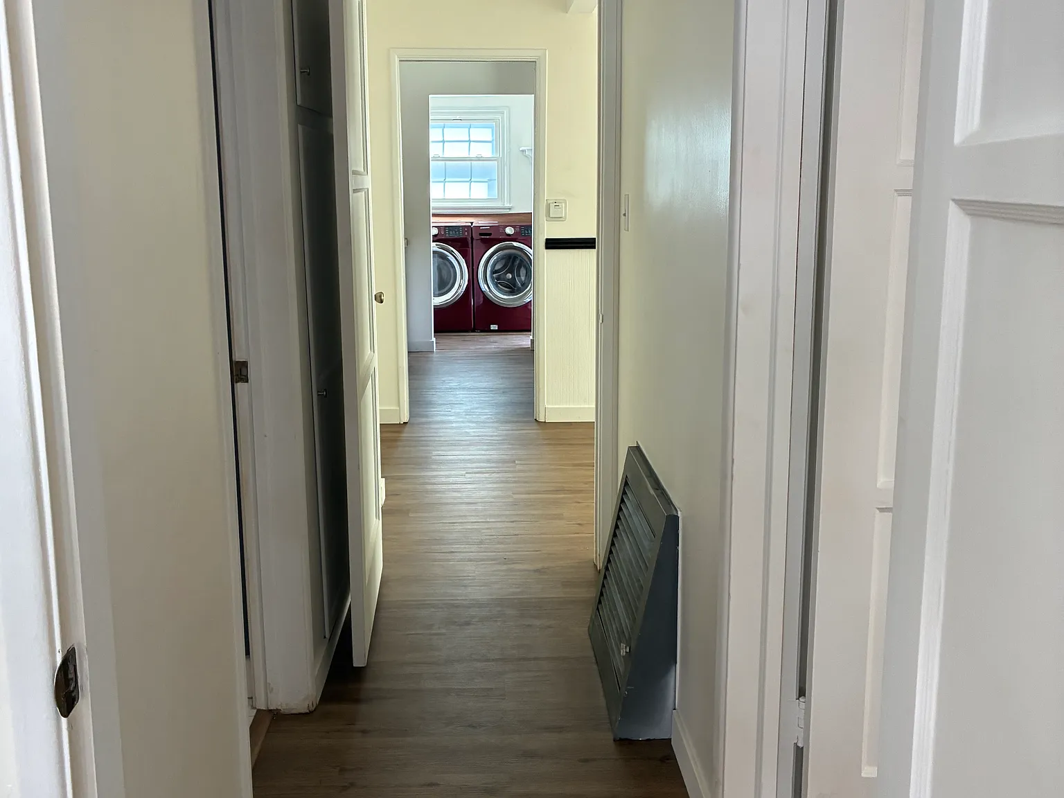 3 bed, 961 sqft, $4,300 — Photo 1