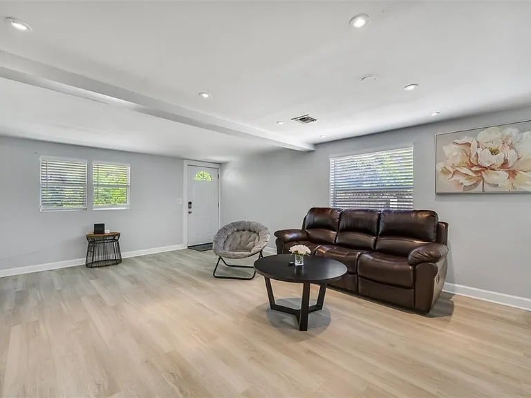 1601 Palm Way — Photo 4