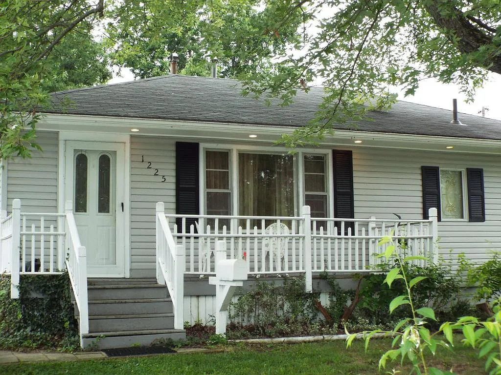1225 Huntly Dr photo 1