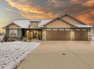 124 Wood Ridge Rd, Anamosa, IA 52205