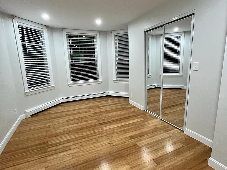 198 Chelsea St #3 — Photo 5