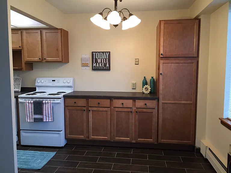 2233 N Summit Ave — Photo 29