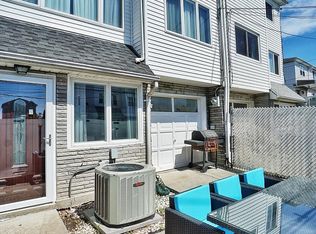 22 Michelle Ln, Staten Island, NY 10306