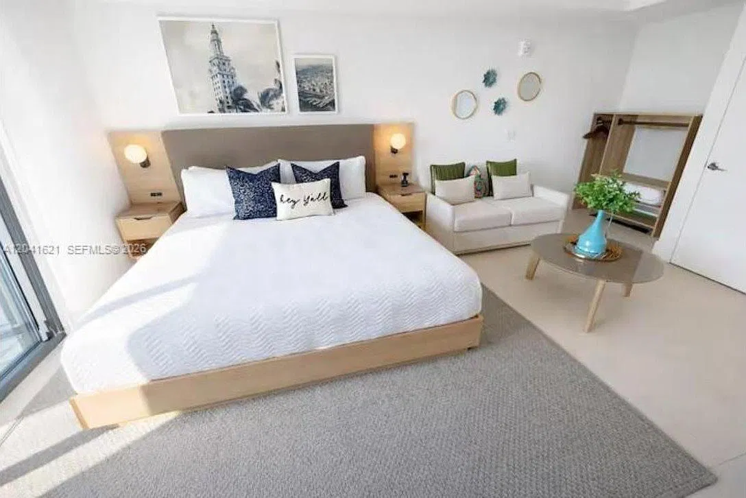 Studio, 1.0 bath, 374 sqft, $3,000 — Photo 2