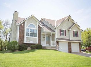 605 N Crest Dr, Raymore, MO 64083