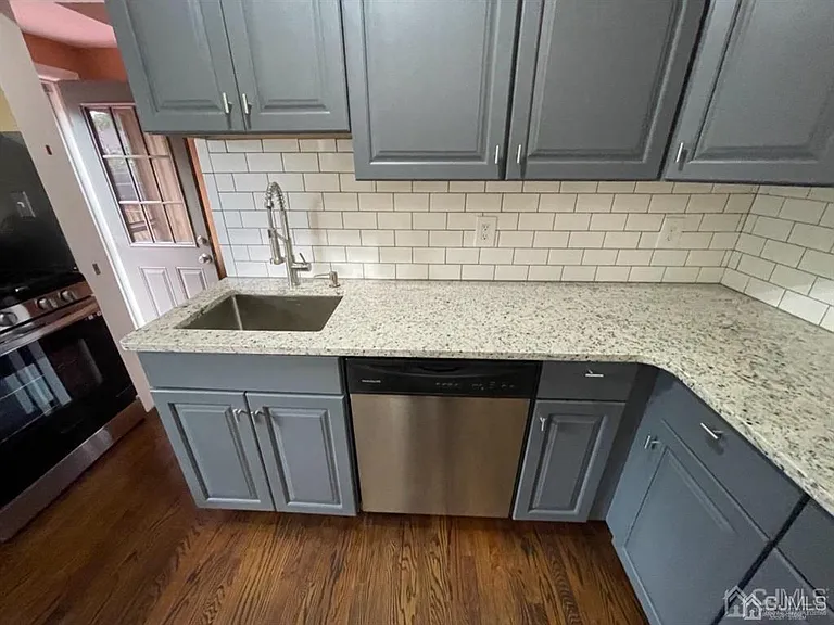 210 Runyon Ave — Photo 14