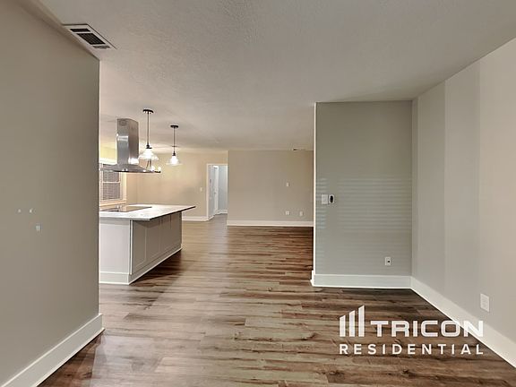5th image of 4402 W Bay Court Ave