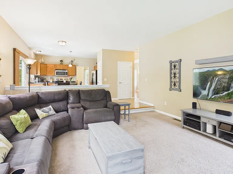 23 Beechwood Hollow St — Photo 13