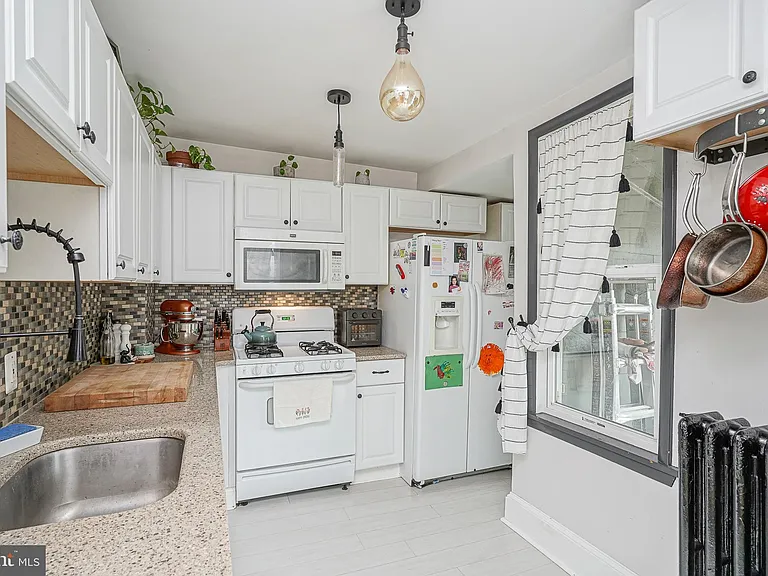 6 E Collings Ave — Photo 13