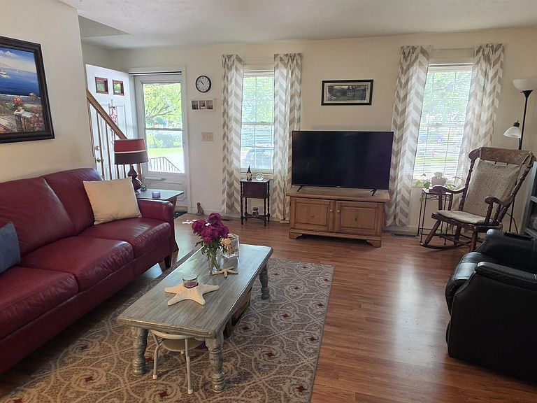 Listing photo 5