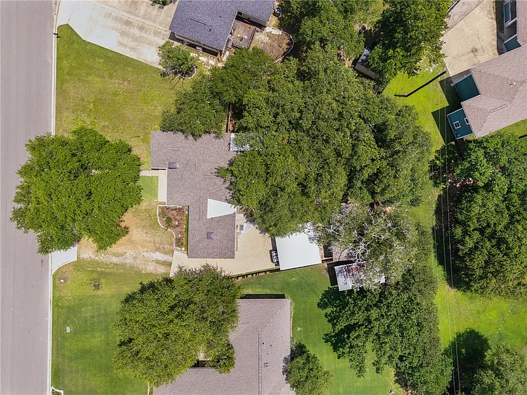 1030 Walton Dr — Photo 25