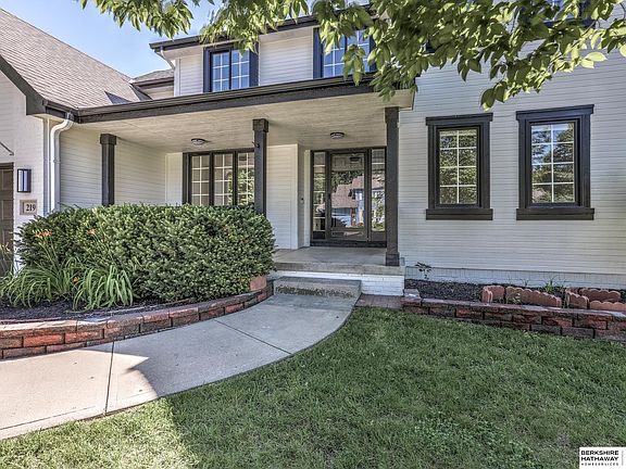 3rd image of 219 Castle Pine Dr