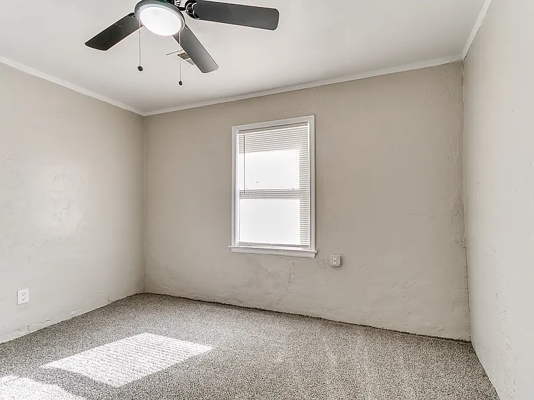 220 E Jacobs Dr — Photo 9