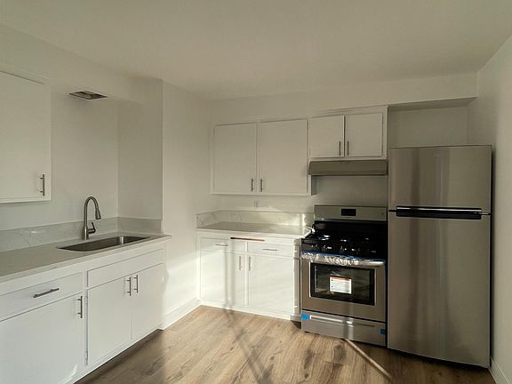 2nd image of 86 N Laurel St #86